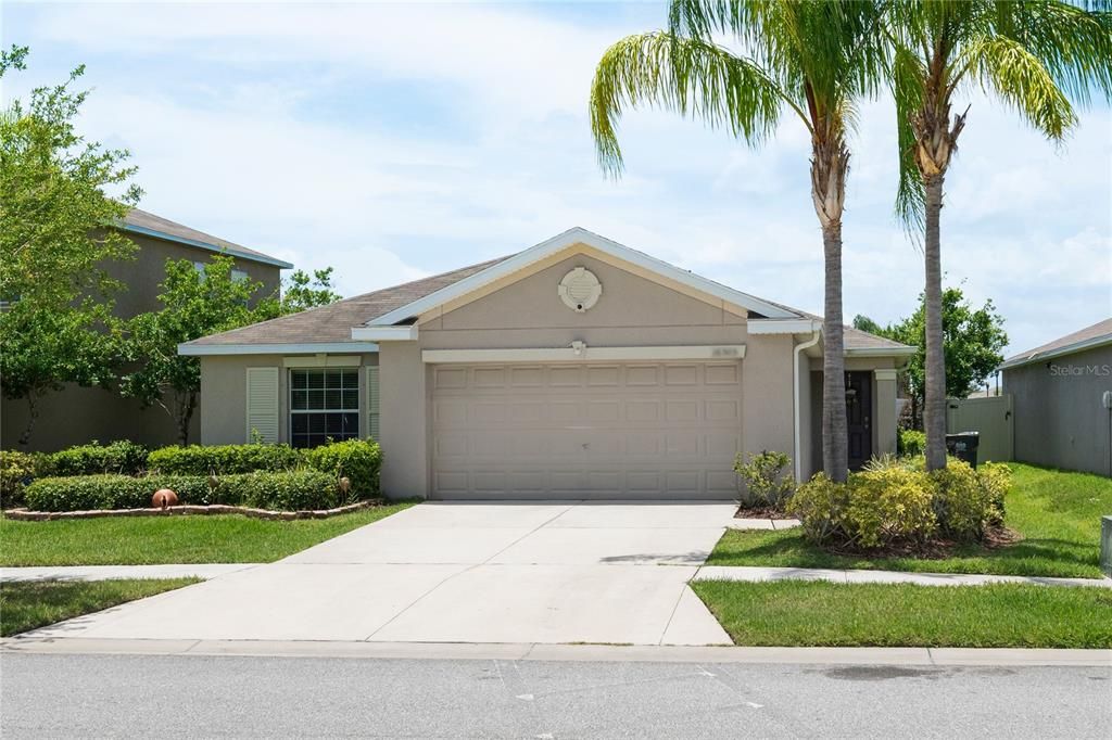 Attached, Exterior, Facade, Ranch