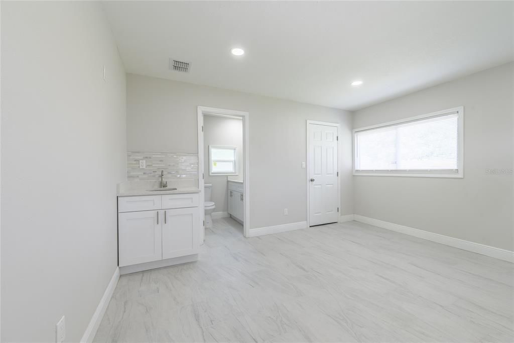 Bathroom, Empty room, Interior, Marble, Recessed Lighting