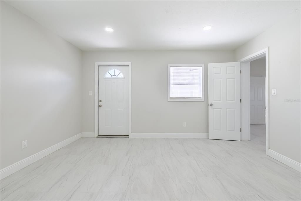 Empty room, Interior, Marble, Recessed Lighting
