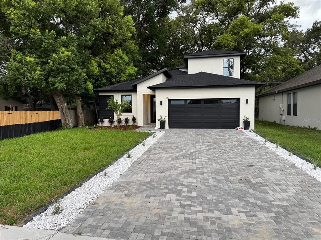 Attached, Exterior, Facade, Ranch