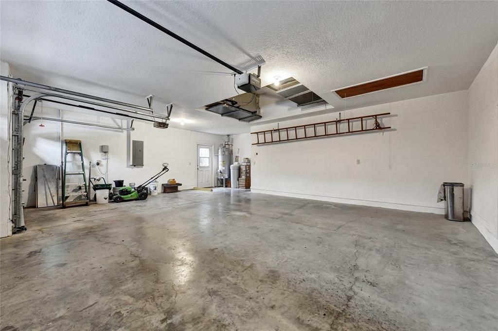 Garage, Interior