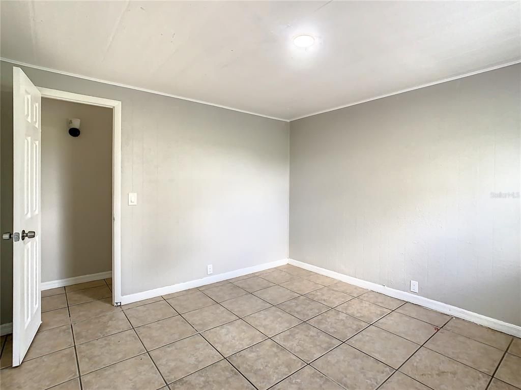 Empty room, Interior