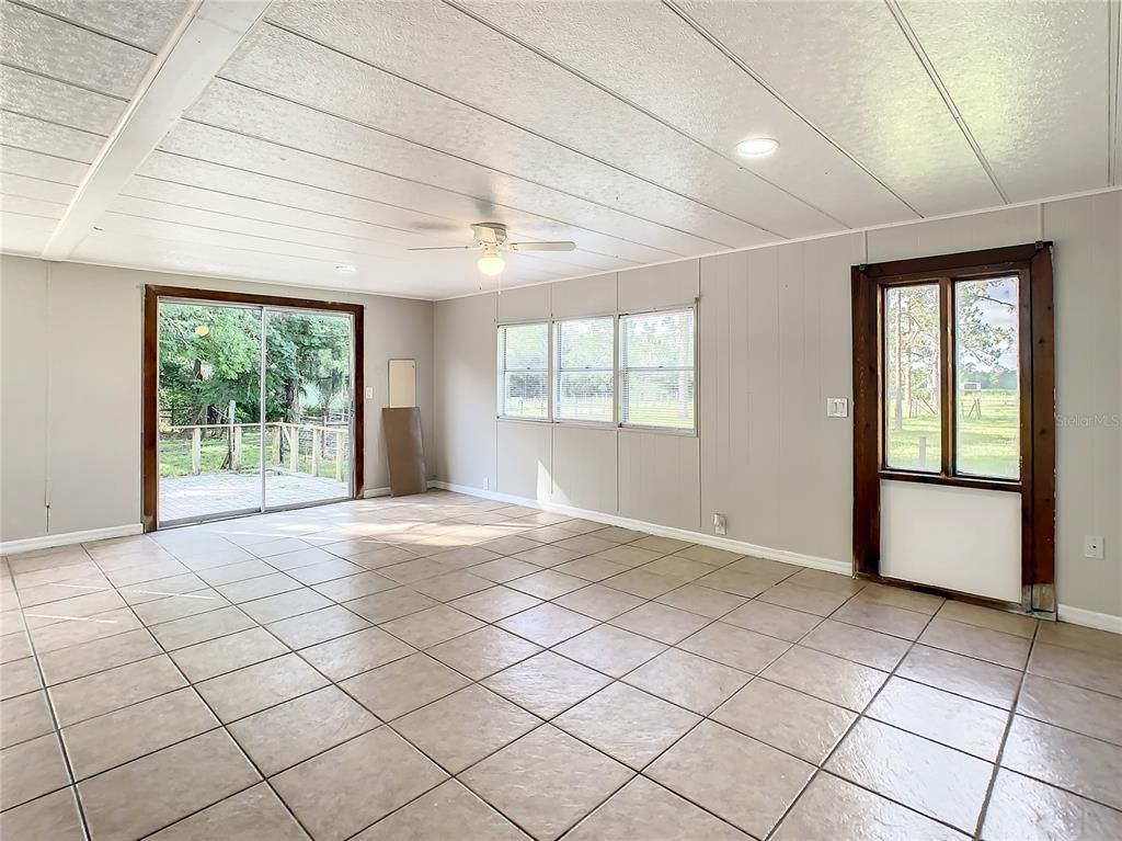 Empty room, Interior, Recessed Lighting
