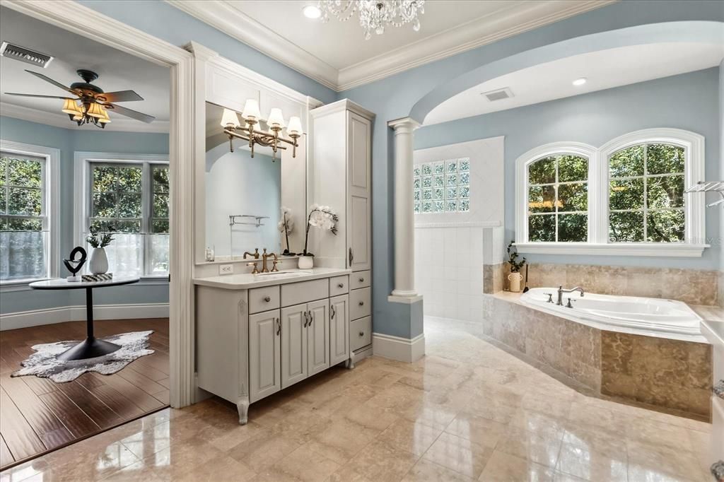 Bathroom, Interior, Recessed Lighting