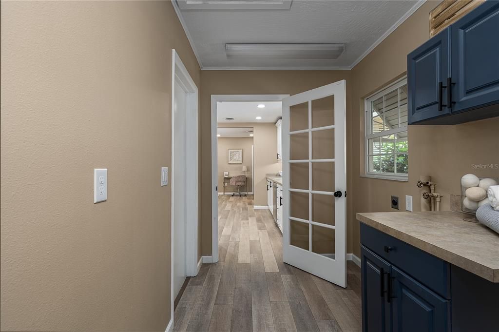 Interior, Recessed Lighting, Wood Texture Flooring