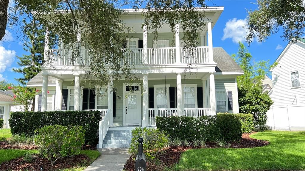 Exterior, Facade, American Foursquare