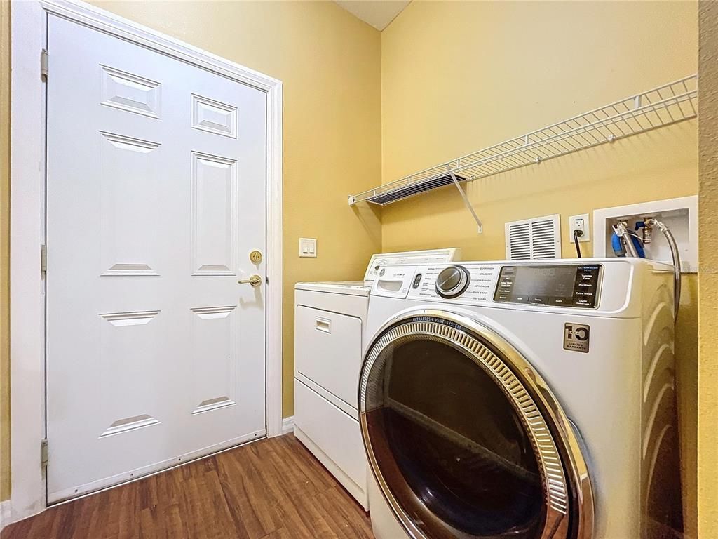 Interior, Washer, Wood Texture Flooring