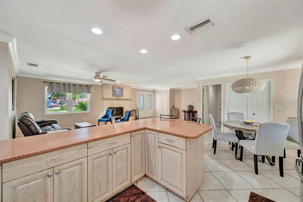 Dining room, Interior, Pendant Lights, Recessed Lighting