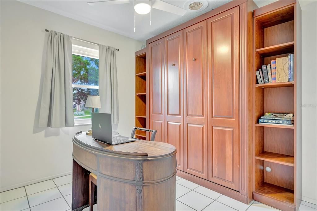 Home Office, Interior