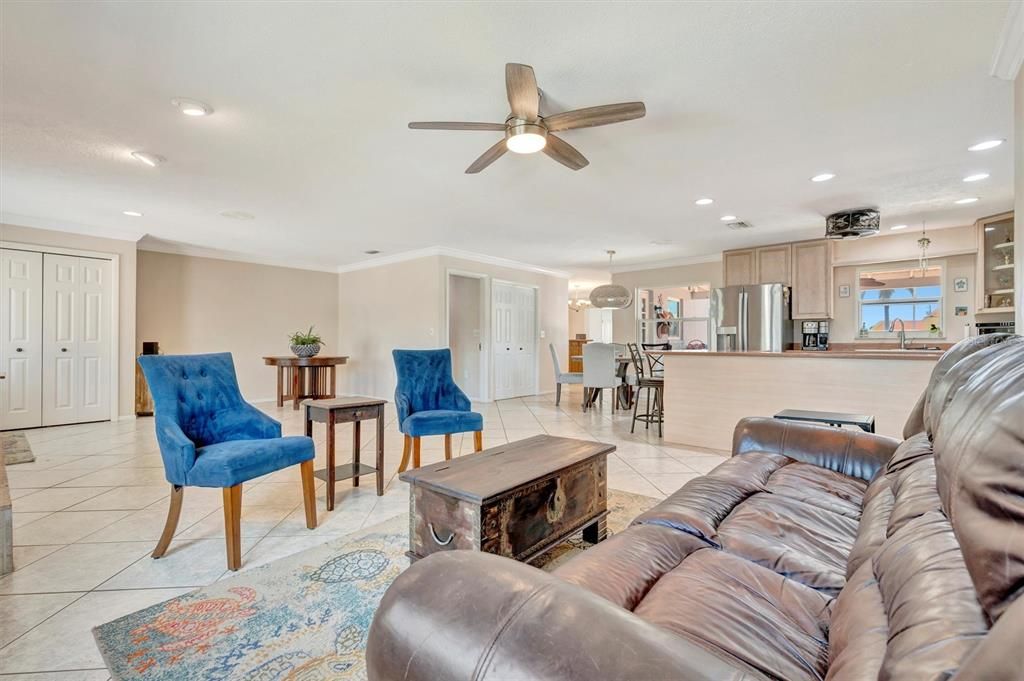 Interior, Kitchen, Living room, Pendant Lights, Recessed Lighting, Stainless Steel Appliances