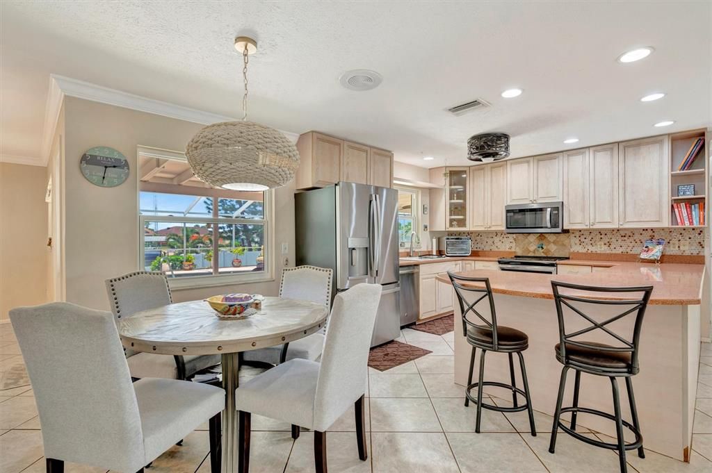 Dining room, Interior, Kitchen, Recessed Lighting
