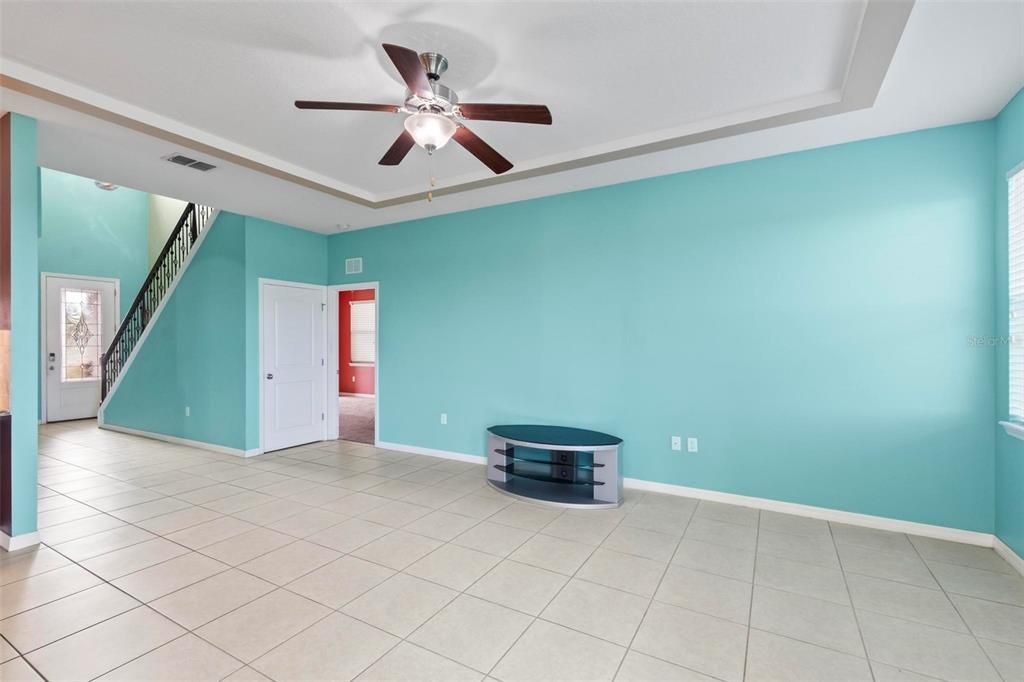 Empty room, Interior
