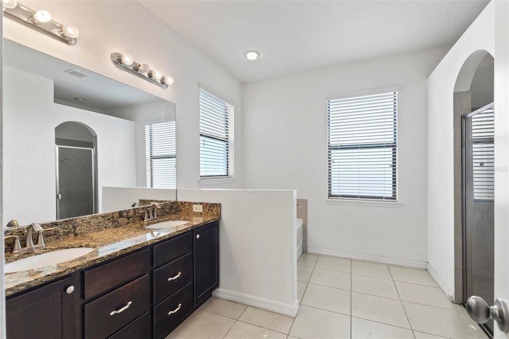 Bathroom, Dual Sink Vanities, Interior, Recessed Lighting
