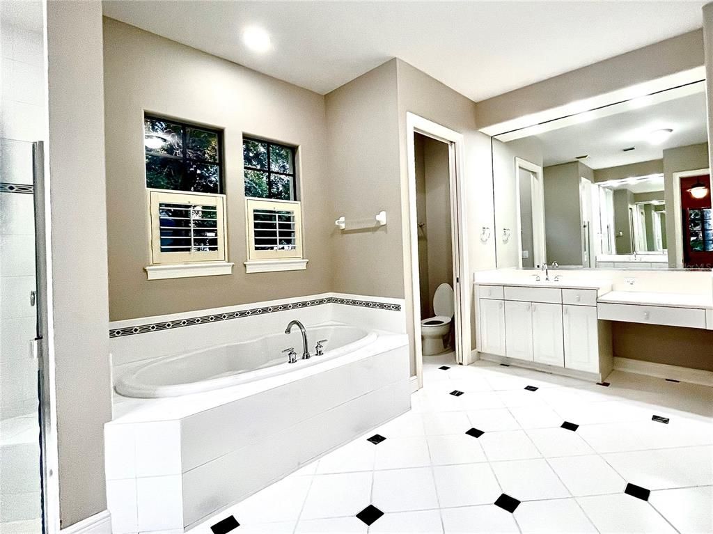 Bathroom, Interior, Recessed Lighting