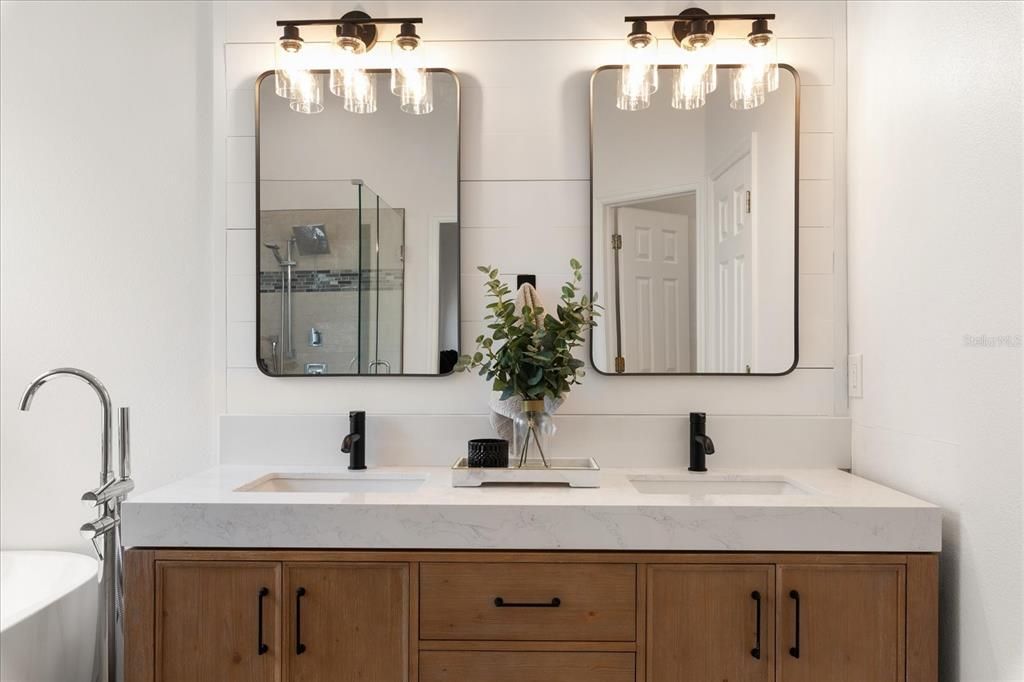Bathroom, Dual Sink Vanities, Interior