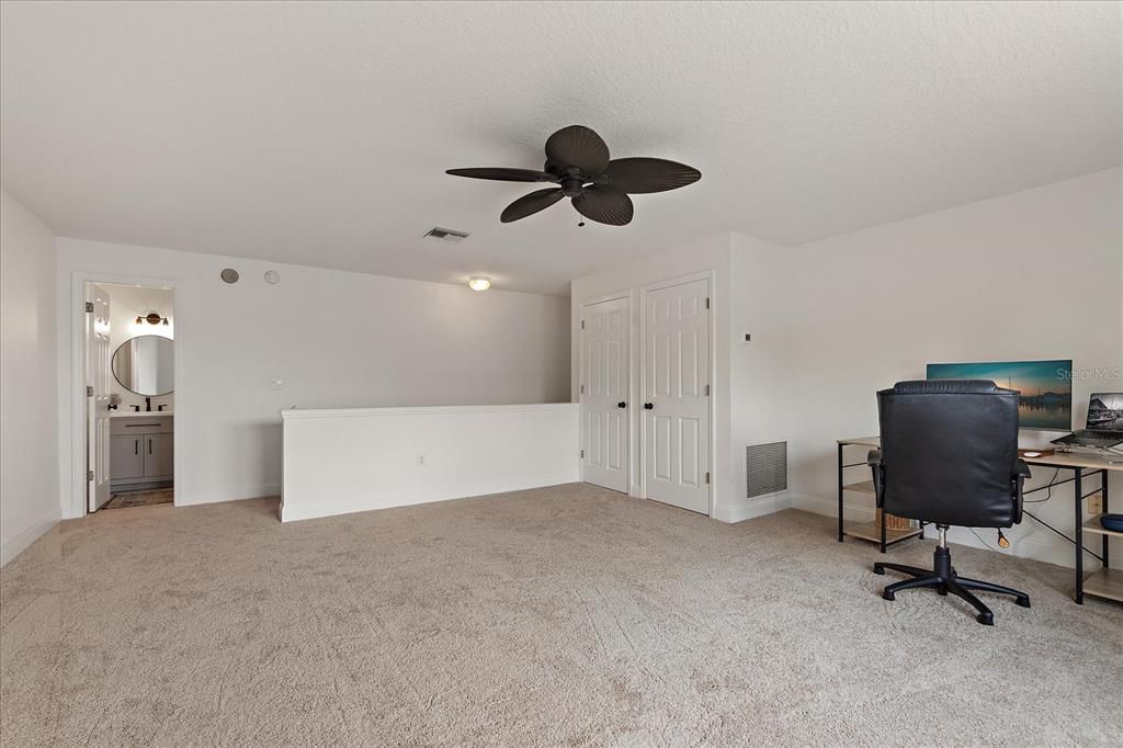 Home Office, Interior