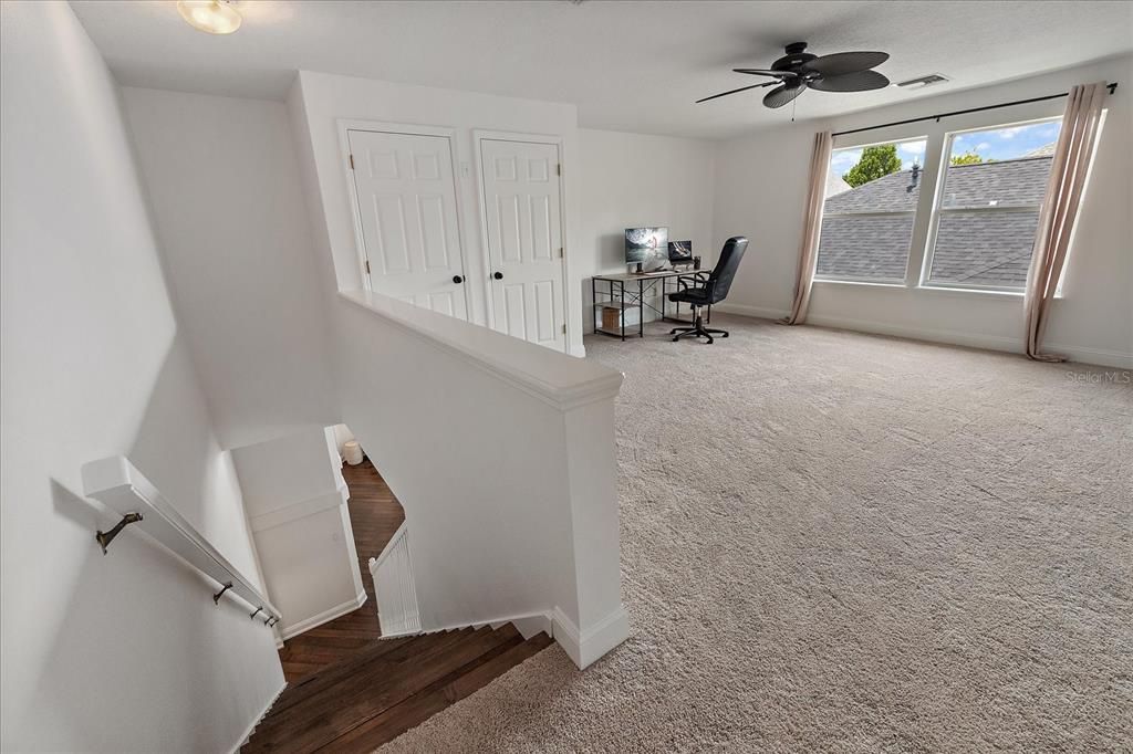 Home Office, Interior