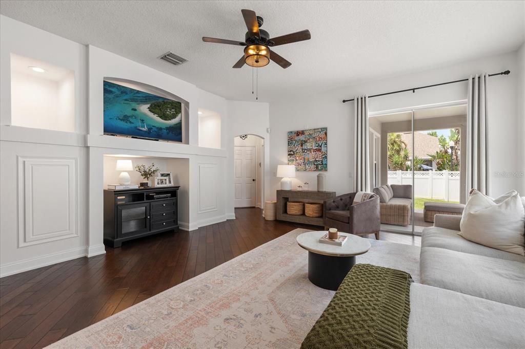 Interior, Living room, Recessed Lighting, Wood Texture Flooring