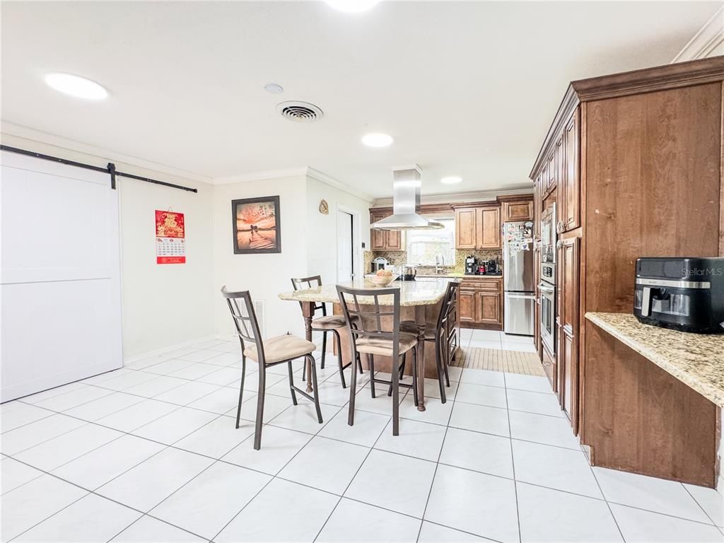 Dining room, Interior, Kitchen, Recessed Lighting