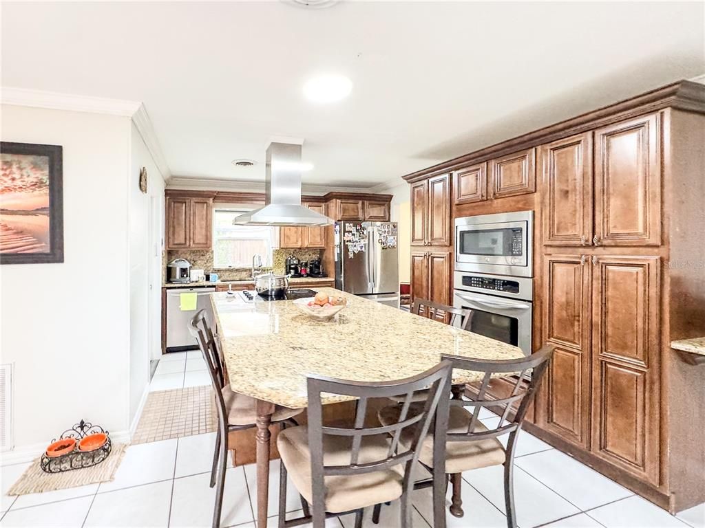 Dining room, Interior, Kitchen, Recessed Lighting, Stainless Steel Appliances