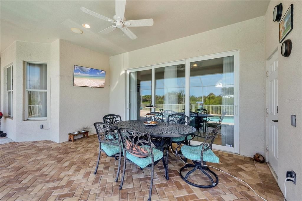 Dining room, Interior, Recessed Lighting