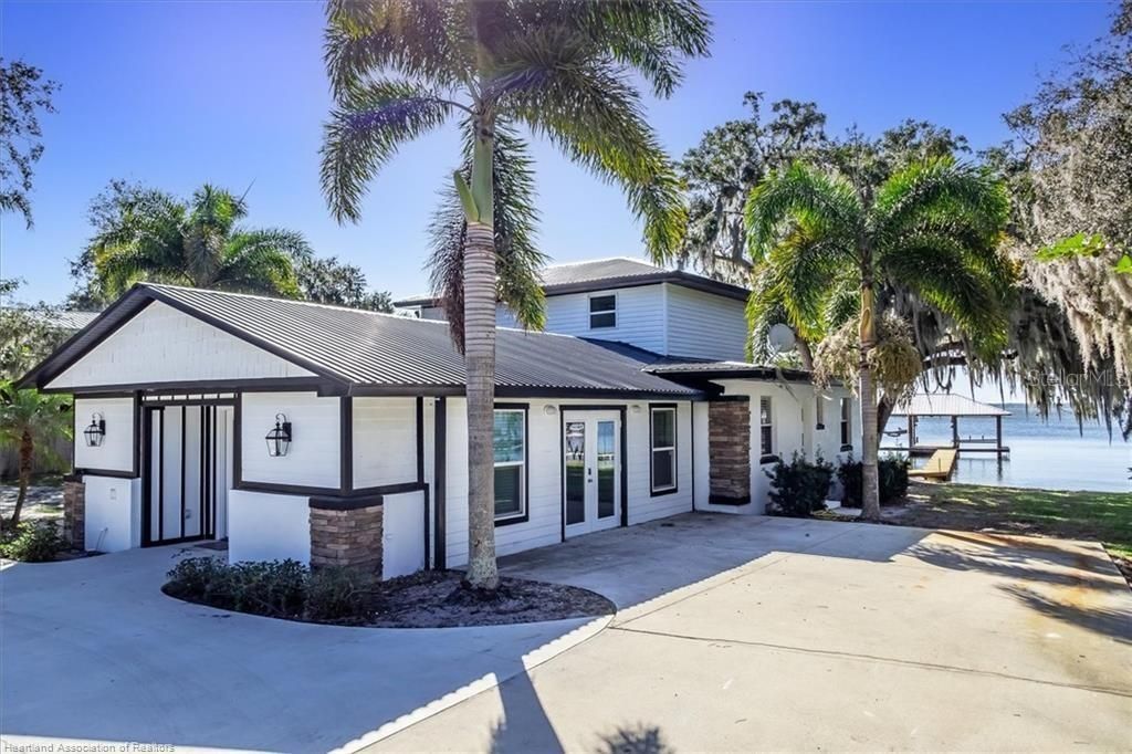 Backyard, Exterior, Facade, Ranch