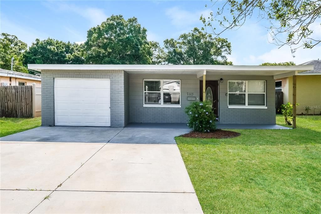 Attached, Exterior, Facade, Ranch