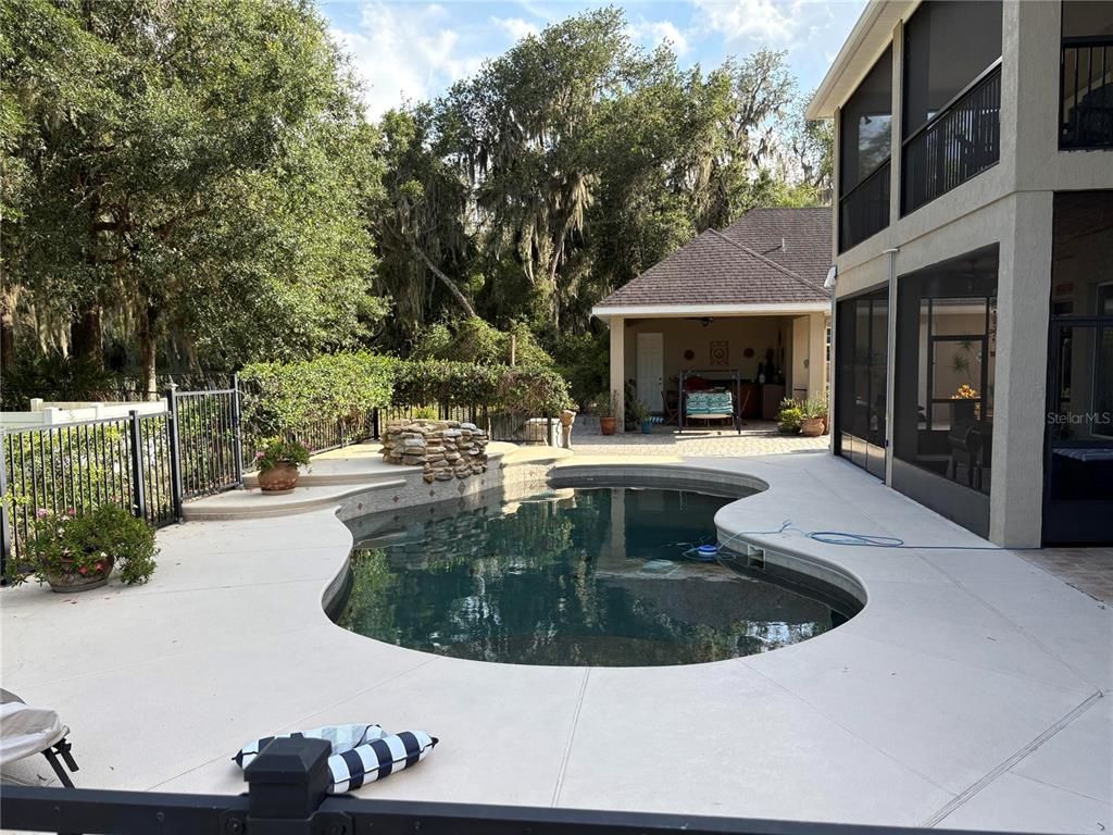 Exterior, Pool