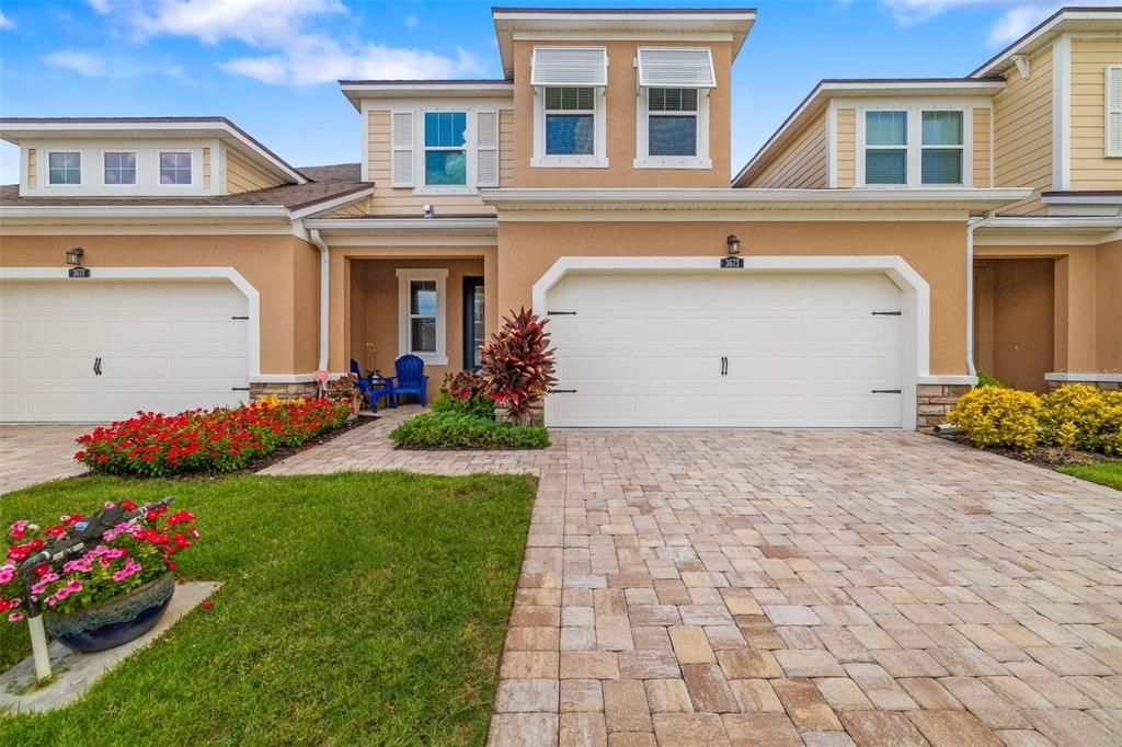 Attached, Exterior, Facade, Rowhouse