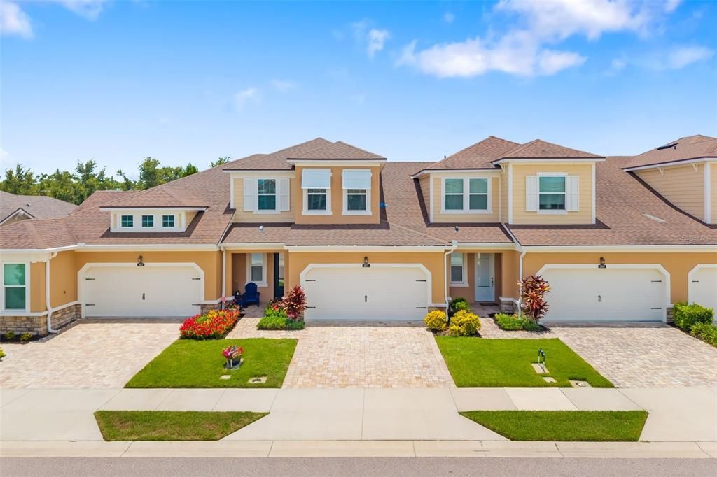 Attached, Exterior, Facade, Mediterranean