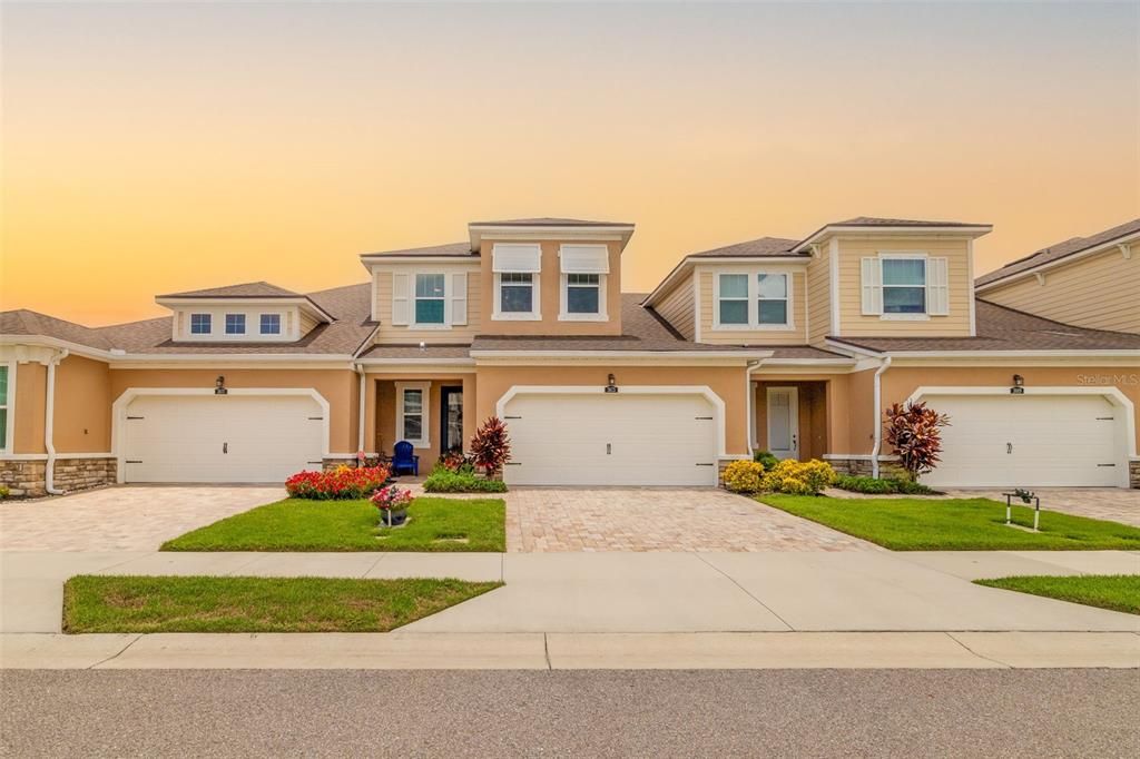 Attached, Exterior, Facade, Mediterranean