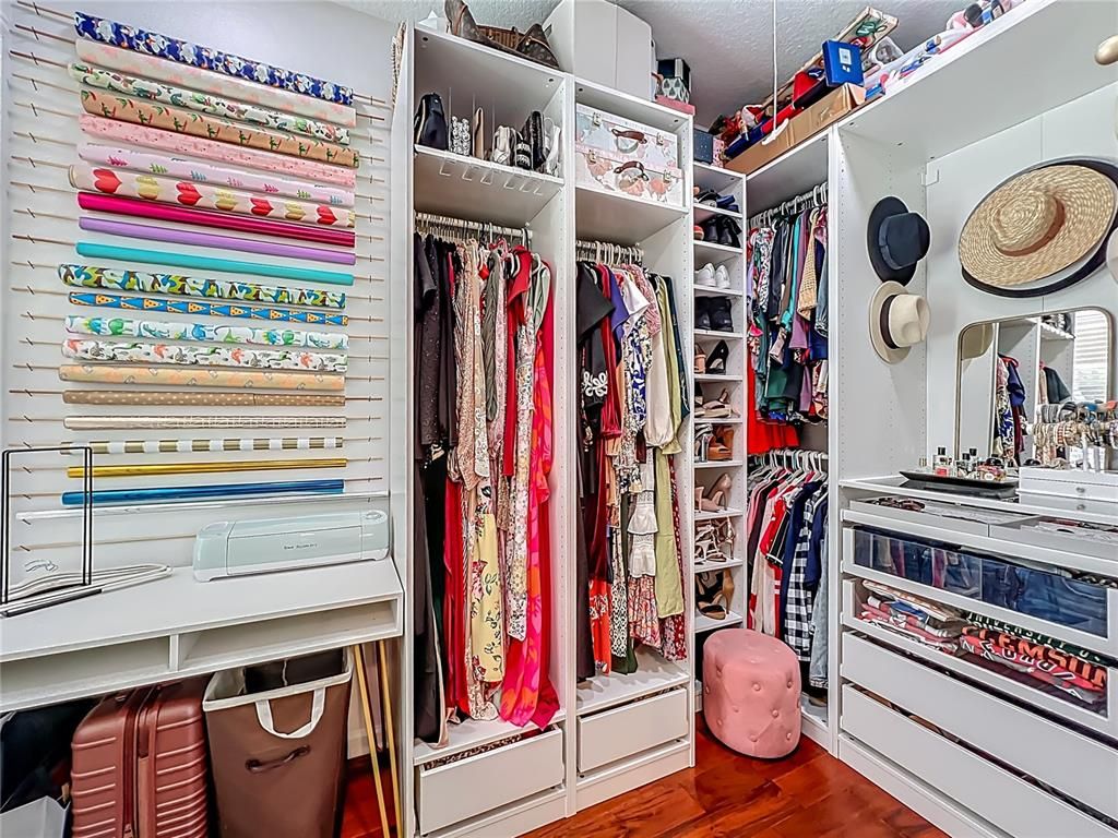 Interior, Walk-in Closets, Wood Texture Flooring