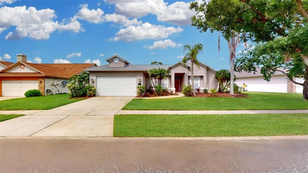 Attached, Exterior, Facade, Ranch