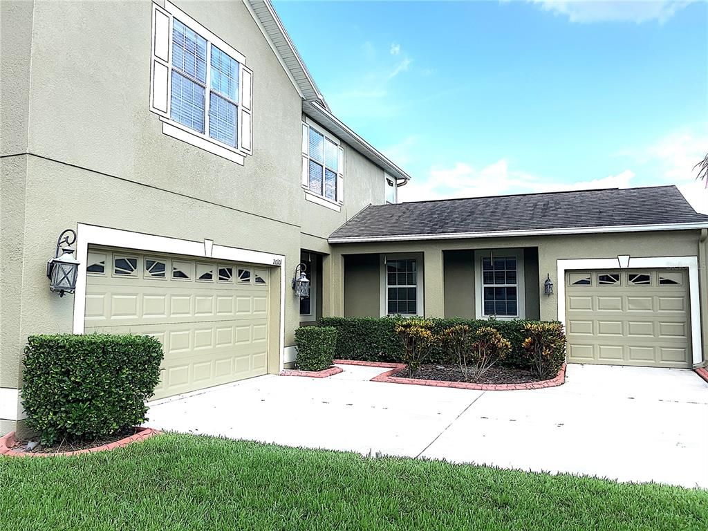 Attached, Exterior, Facade, Ranch