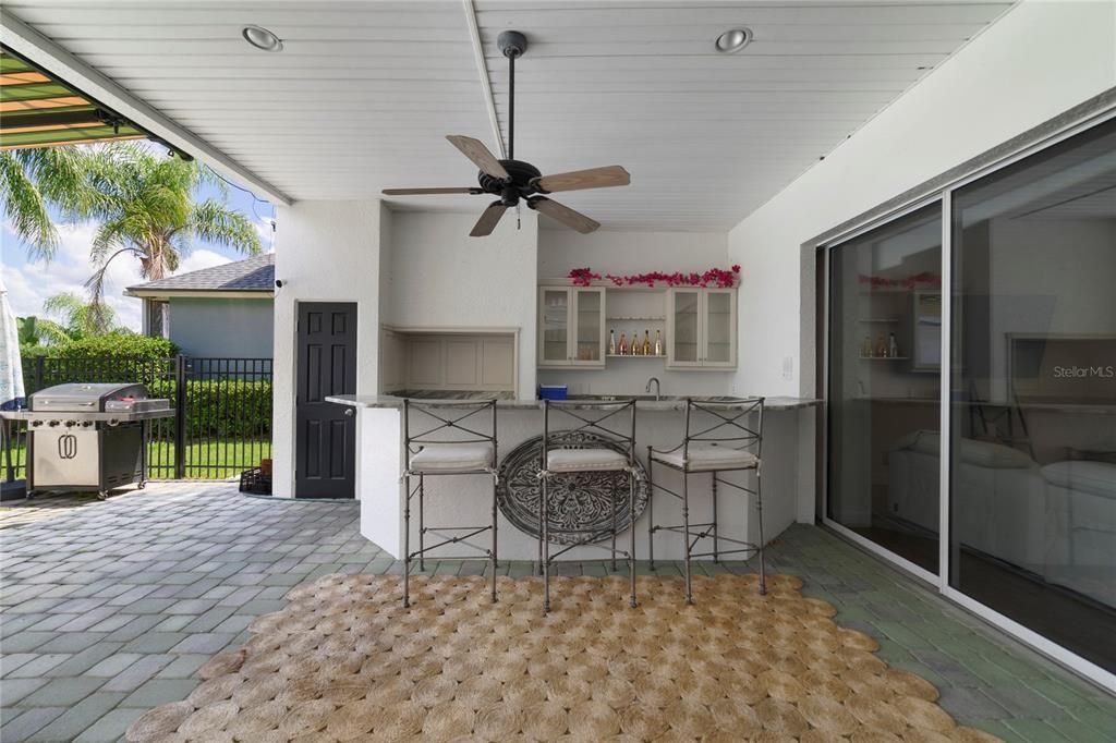 Exterior, Outdoor Kitchen