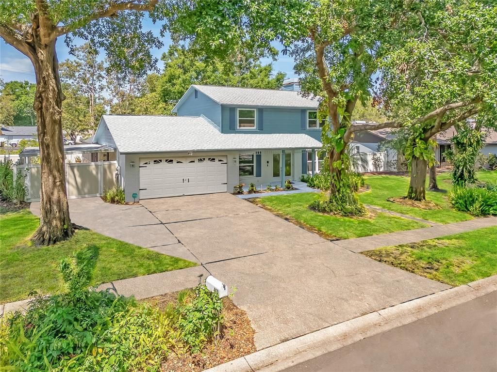 Attached, Exterior, Facade, Farmhouse