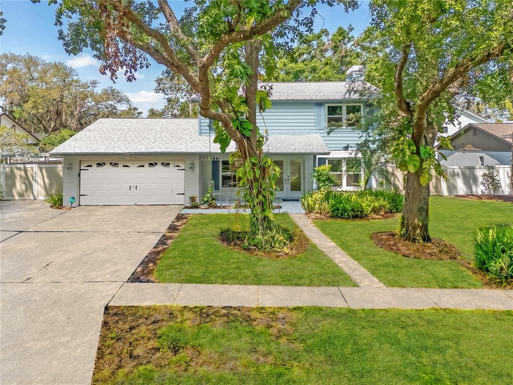 Attached, Exterior, Facade, Split Level