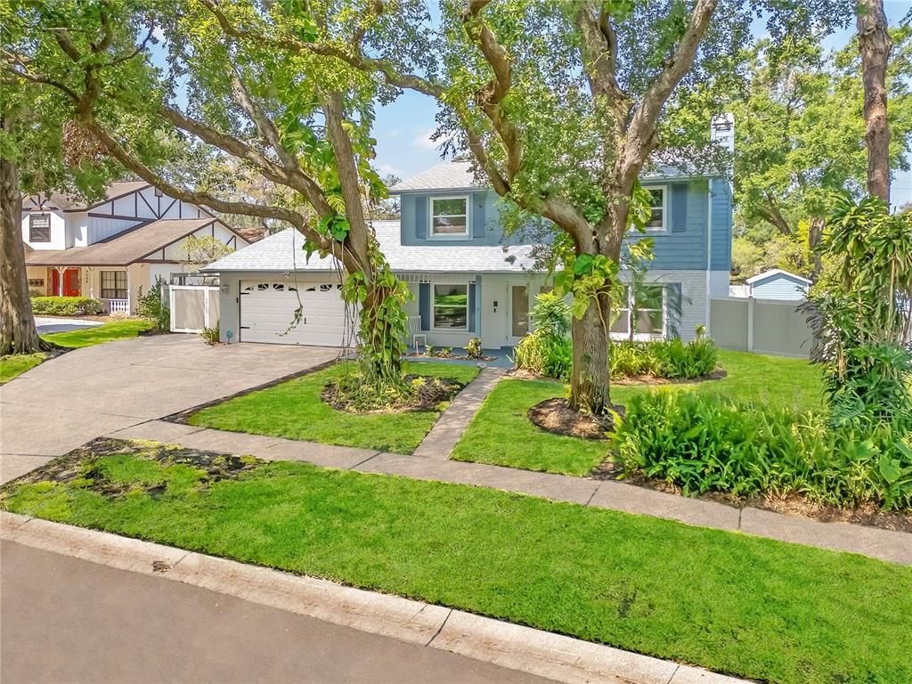 Attached, Exterior, Facade, Split Level