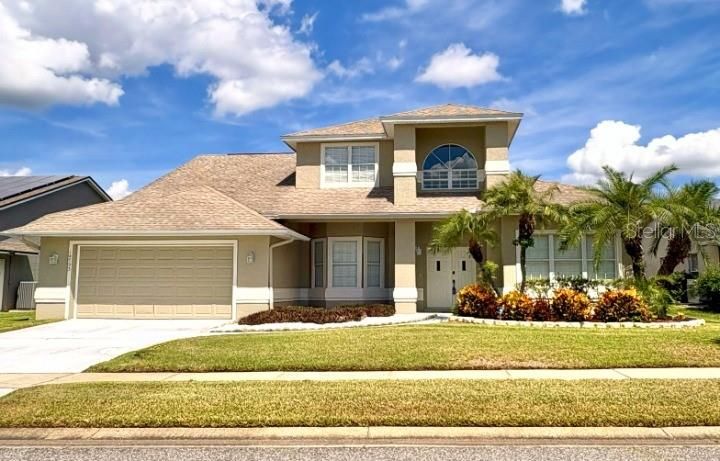 Attached, Exterior, Facade, Mediterranean