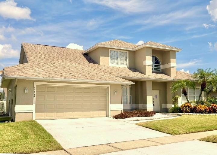 Attached, Exterior, Facade, Mediterranean