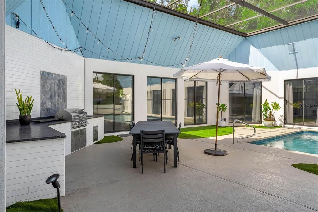 Exterior, Outdoor Kitchen, Pool