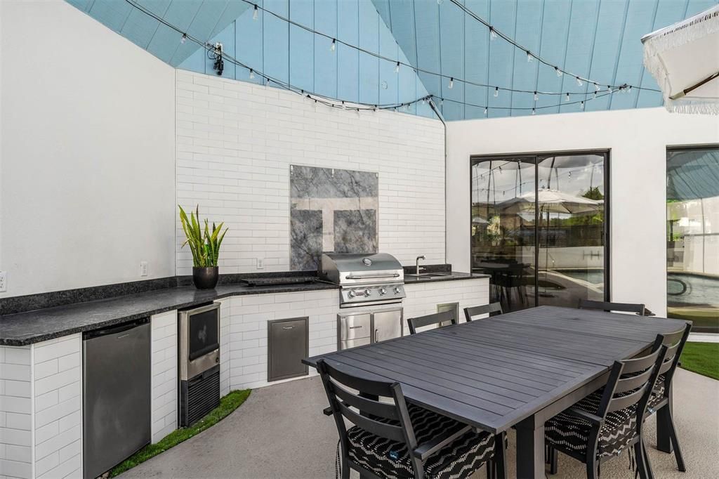 Exterior, Outdoor Kitchen