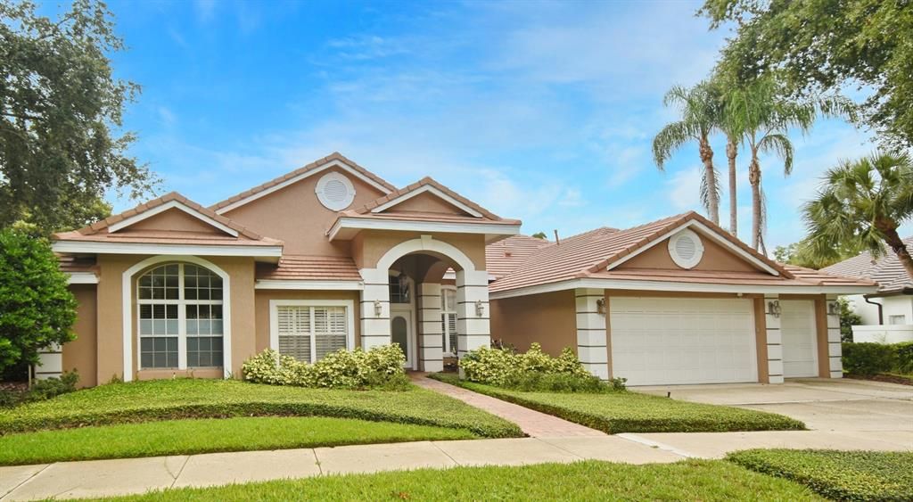 Attached, Exterior, Facade, American Craftsman