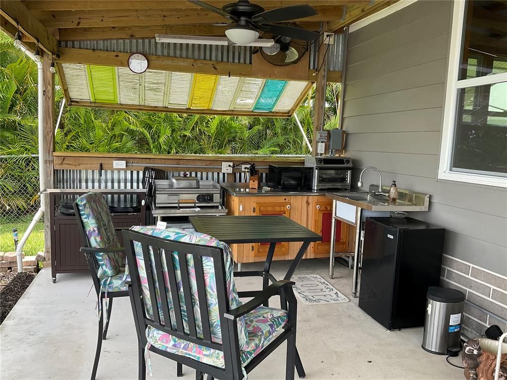 Exterior, Outdoor Kitchen