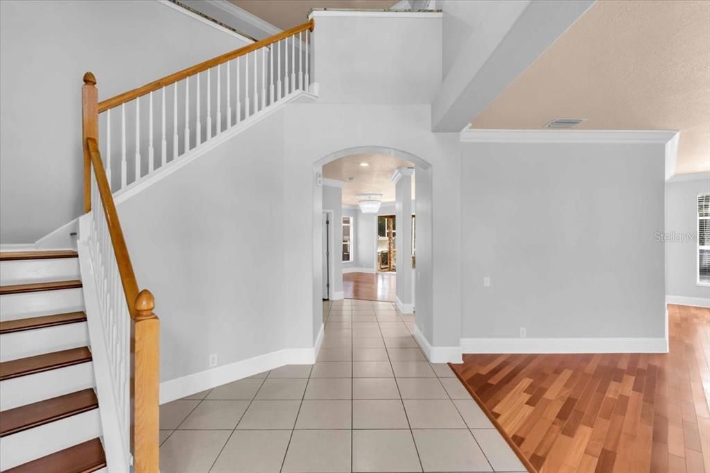 Interior, Recessed Lighting, Wood Texture Flooring