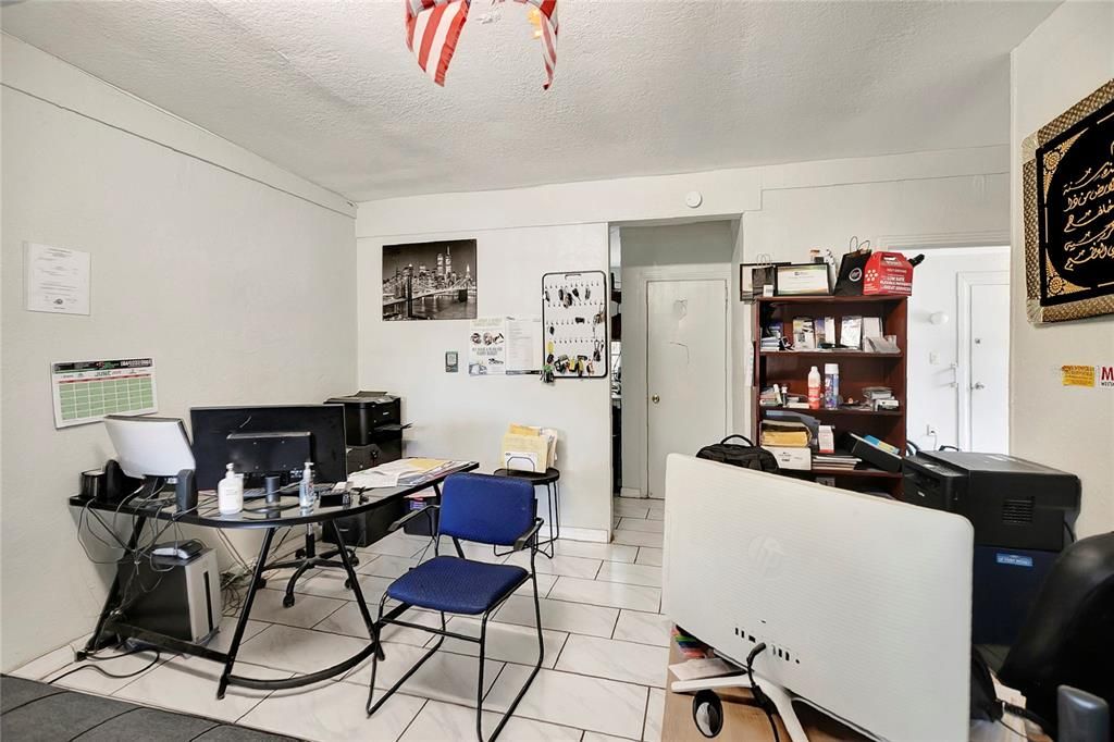 Home Office, Interior