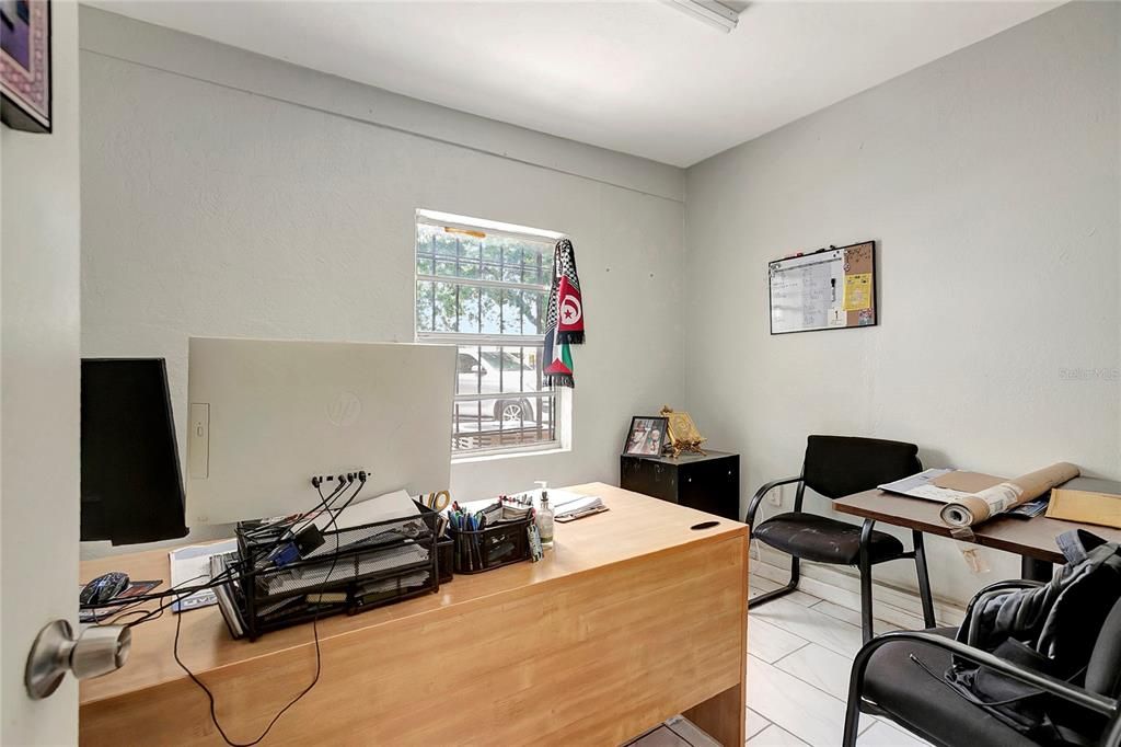 Home Office, Interior