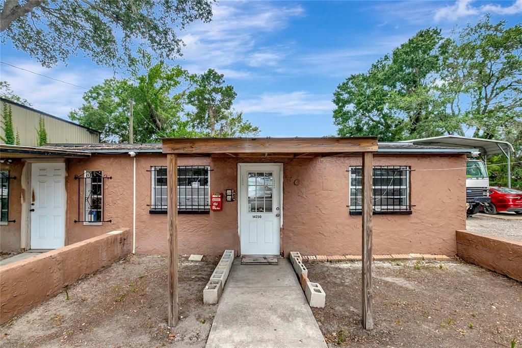 Exterior, Facade, Ranch