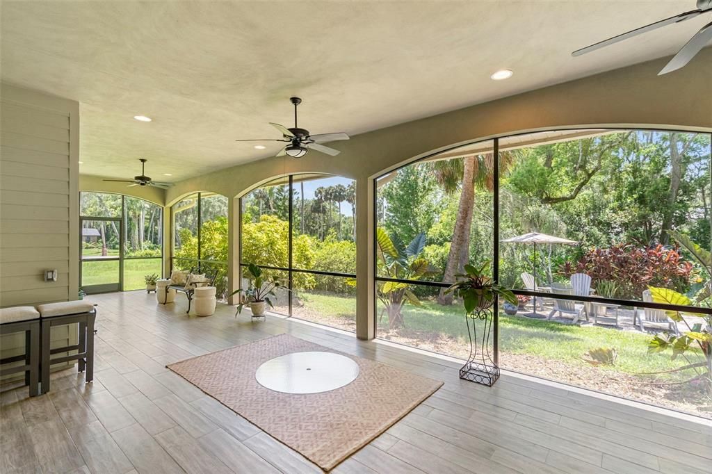 Interior, Recessed Lighting, Sun Room, Wood Texture Flooring