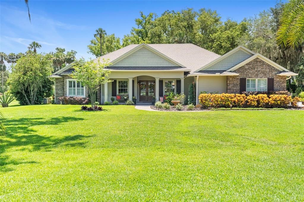 Backyard, Exterior, Facade, Brick Facade, Ranch